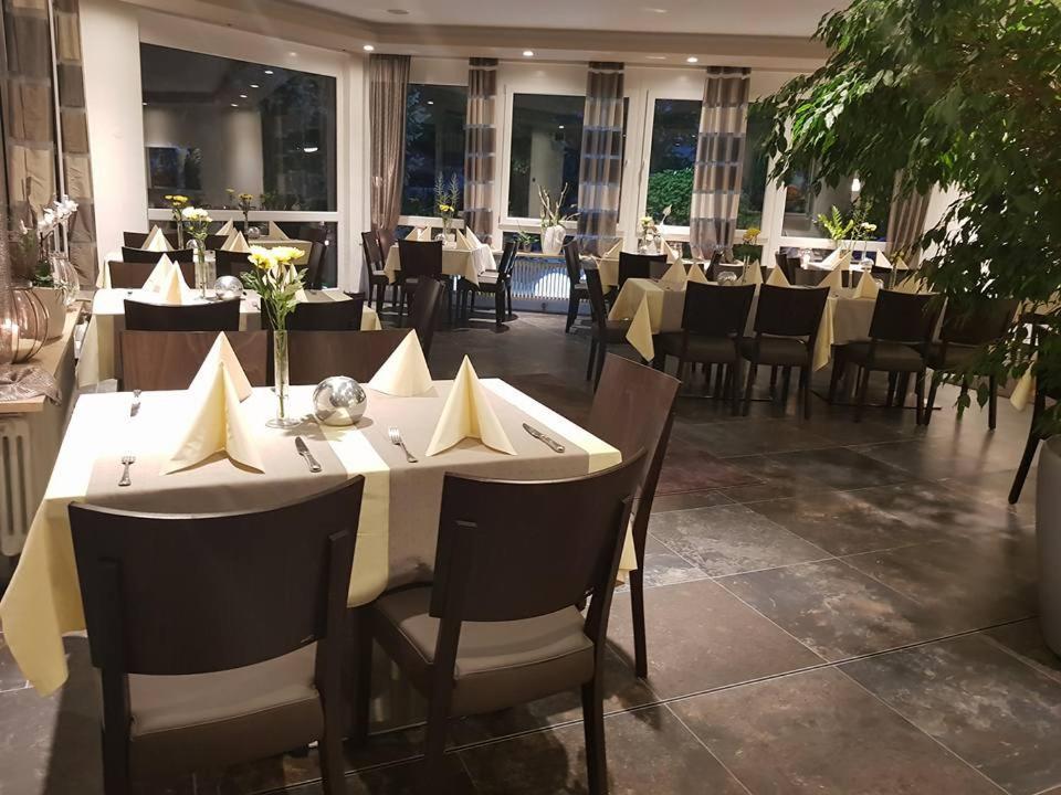 Waldhotel Sindelfingen Am Eichholz Bagian luar foto