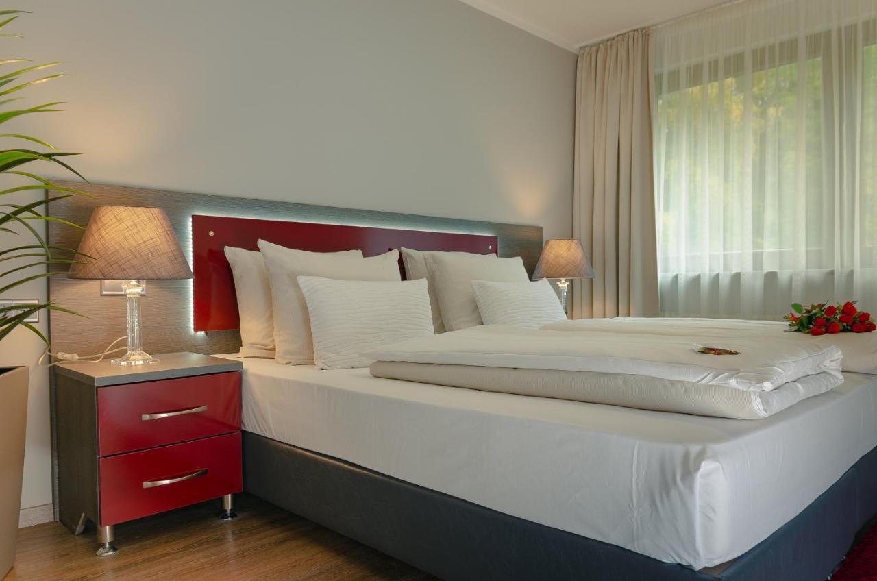 Waldhotel Sindelfingen Am Eichholz Bagian luar foto