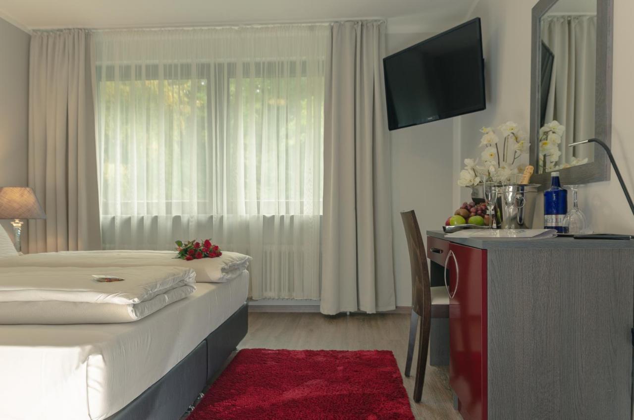Waldhotel Sindelfingen Am Eichholz Bagian luar foto