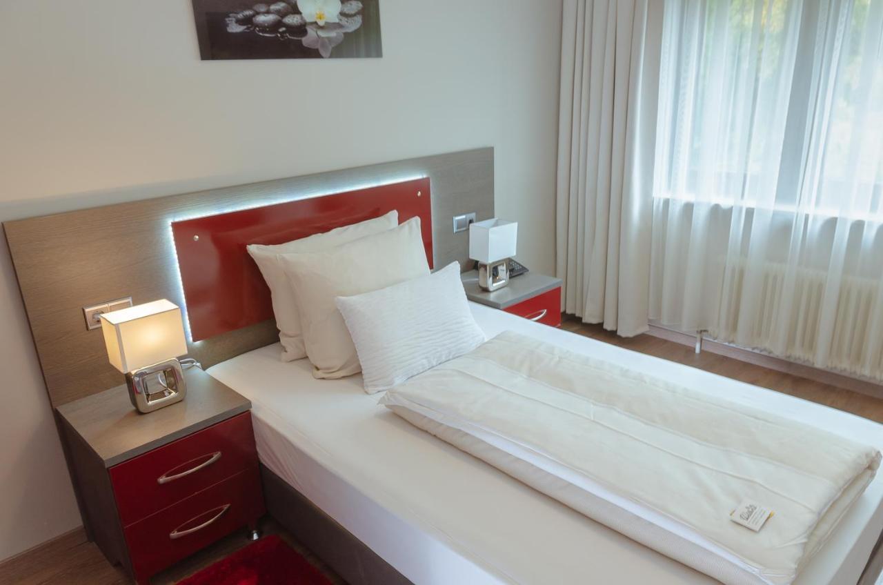 Waldhotel Sindelfingen Am Eichholz Bagian luar foto
