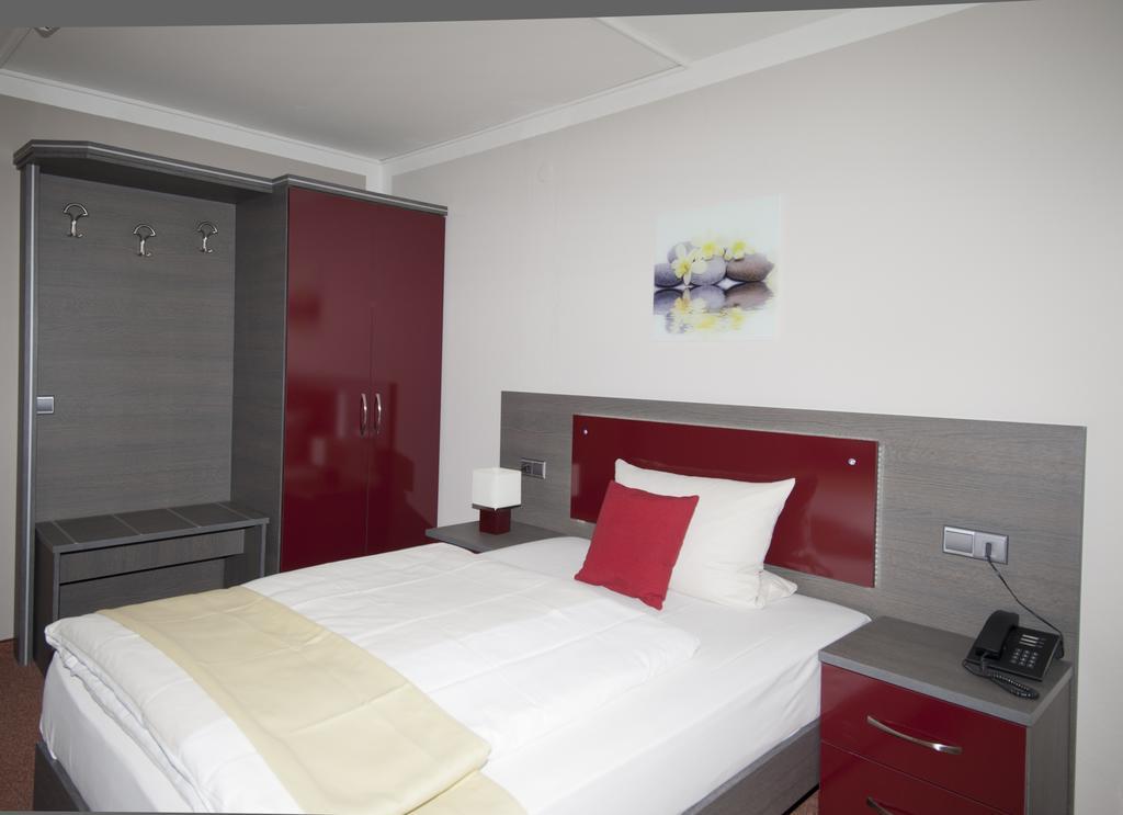 Waldhotel Sindelfingen Am Eichholz Ruang foto